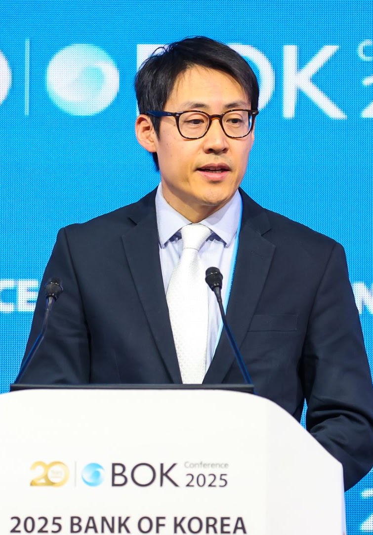 Sewon Hur speaking at the Bank of Korea International Conference in 2025